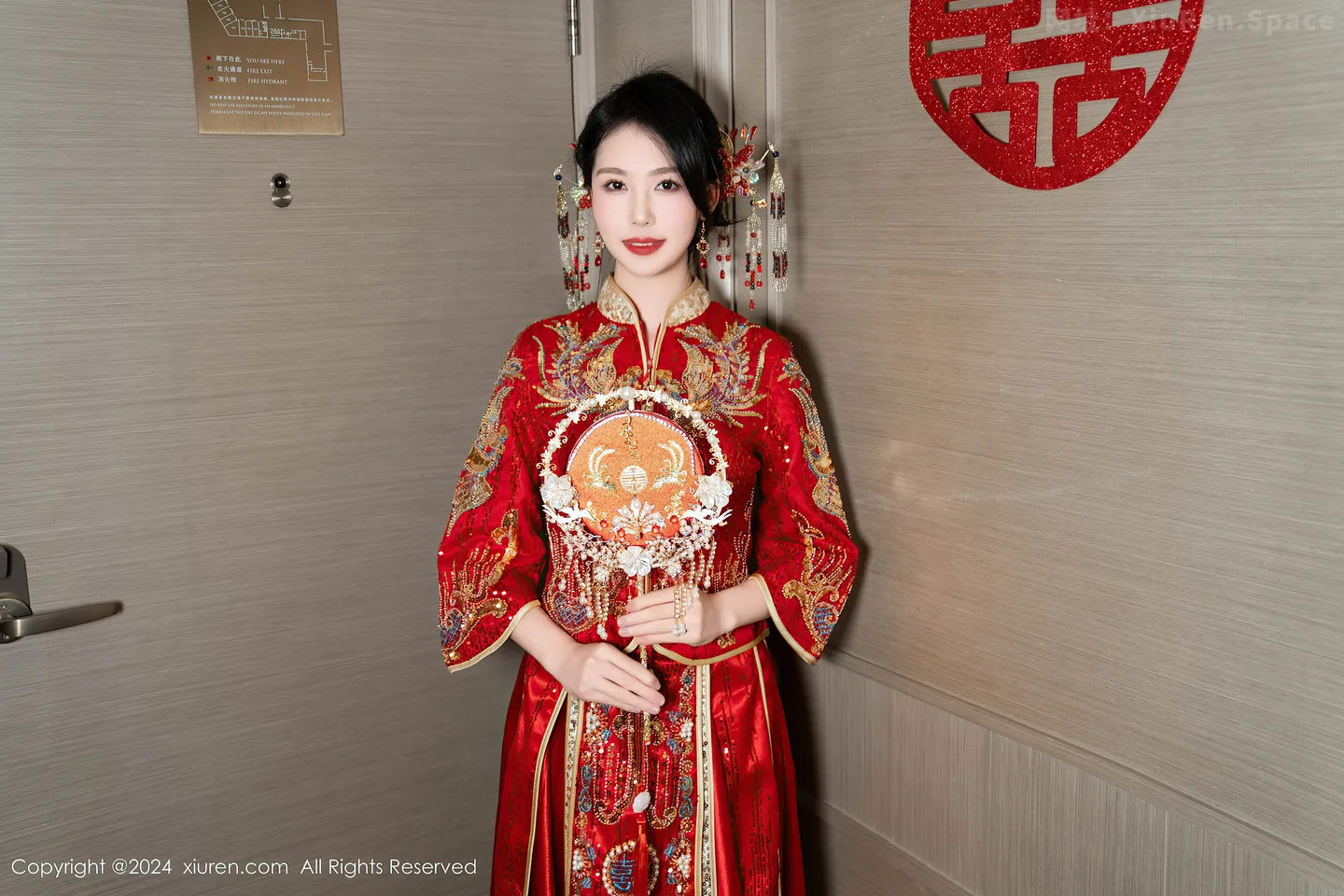 图片[4]-[XiuRen秀人网]VOL.8376 模特利世性感红色新娘妆露红色内衣配超薄闪亮肉丝完美诱惑写真95P-秀人网官方网站